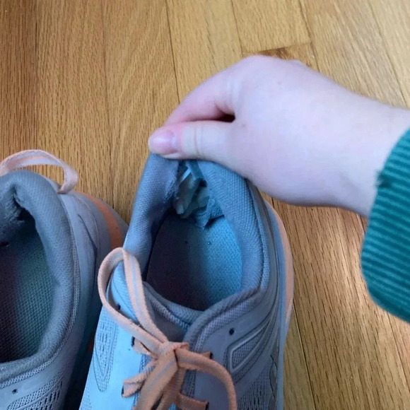 Hoka One Women’s Bondi 7 Gray Peach Orange Running Shoes - Picture 4 of 6